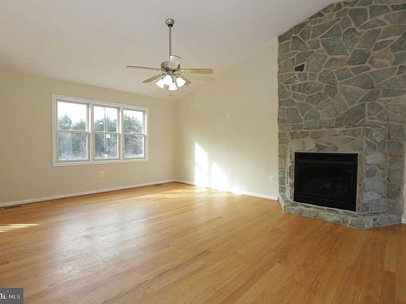 5th image of 233 Rollason Dr