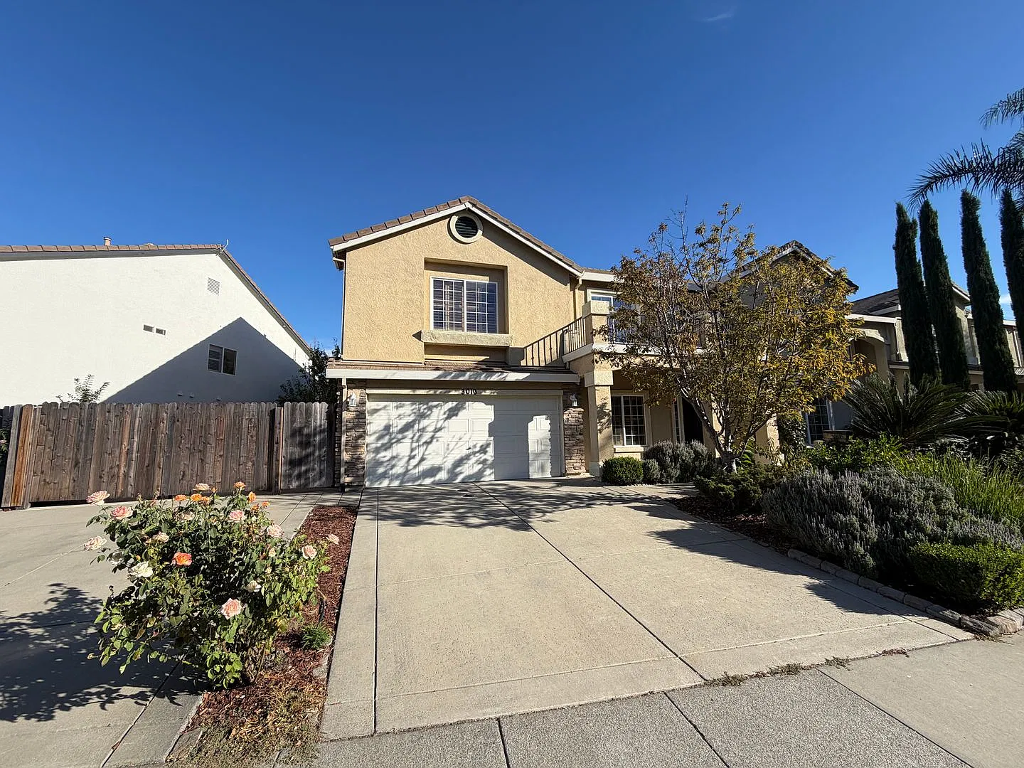 5 Bedroom | 4.5 Bathroom | Two-story Home in Natomas Area — Photo 2