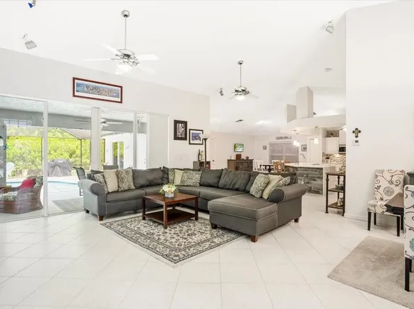 208 SW Fernleaf Trl, Port Saint Lucie, FL 34953
