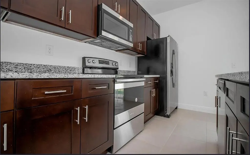 4 bed, 2.0 bath, 1578 sqft, $1,800 — Photo 2