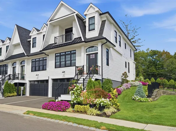 10 Three Ponds Lane, Woodbury, NY 11797