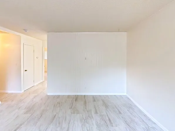 645 W Clinton Ave #C, Fresno, CA 93705