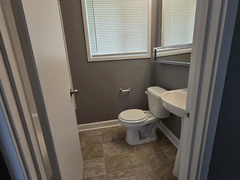 1703 S Lincoln St — Photo 6