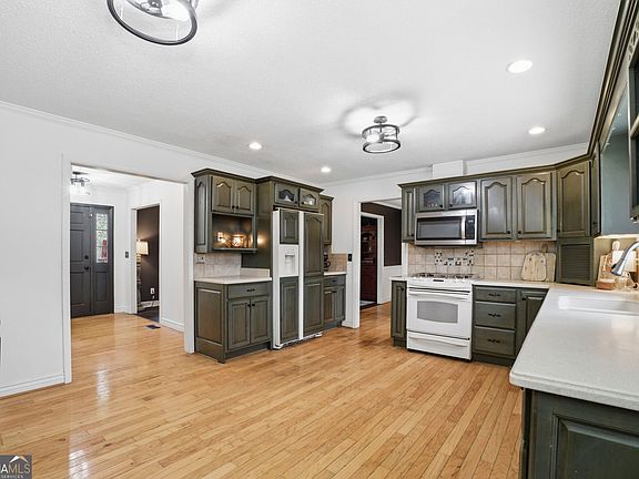 4th image of 119 Rollingwood Cir
