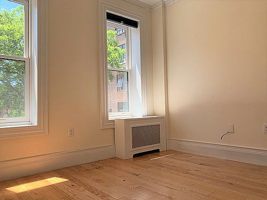 3rd image of 27 Morton St Floor 6