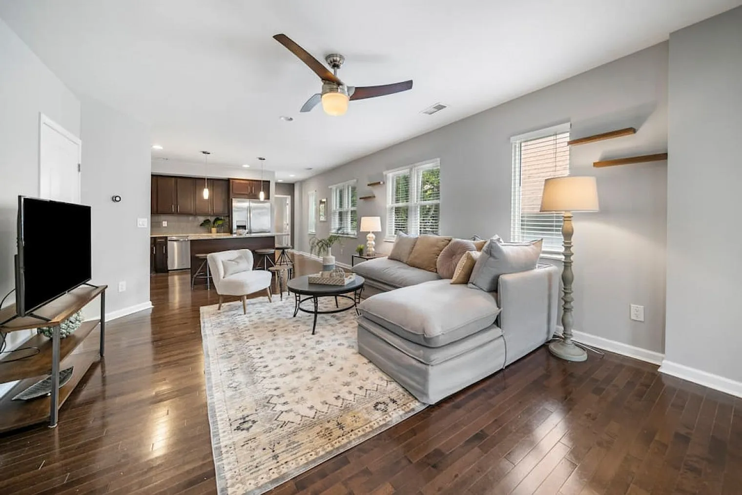 2 bed, 1.0 bath, 1076 sqft, $2,411 — Photo 1