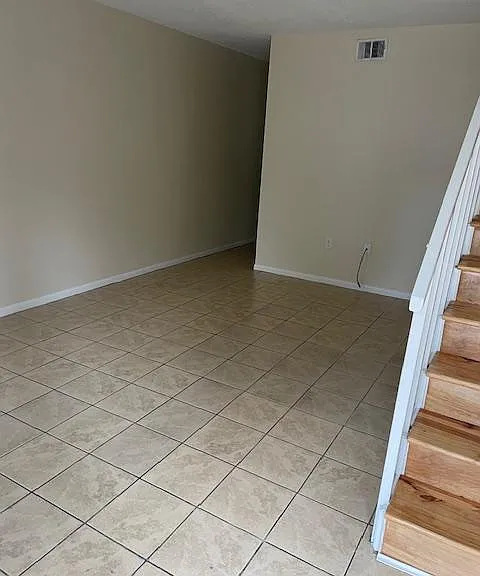 117 Hampton Dr — Photo 5