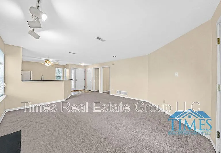 1101 Lexington Way — Photo 12