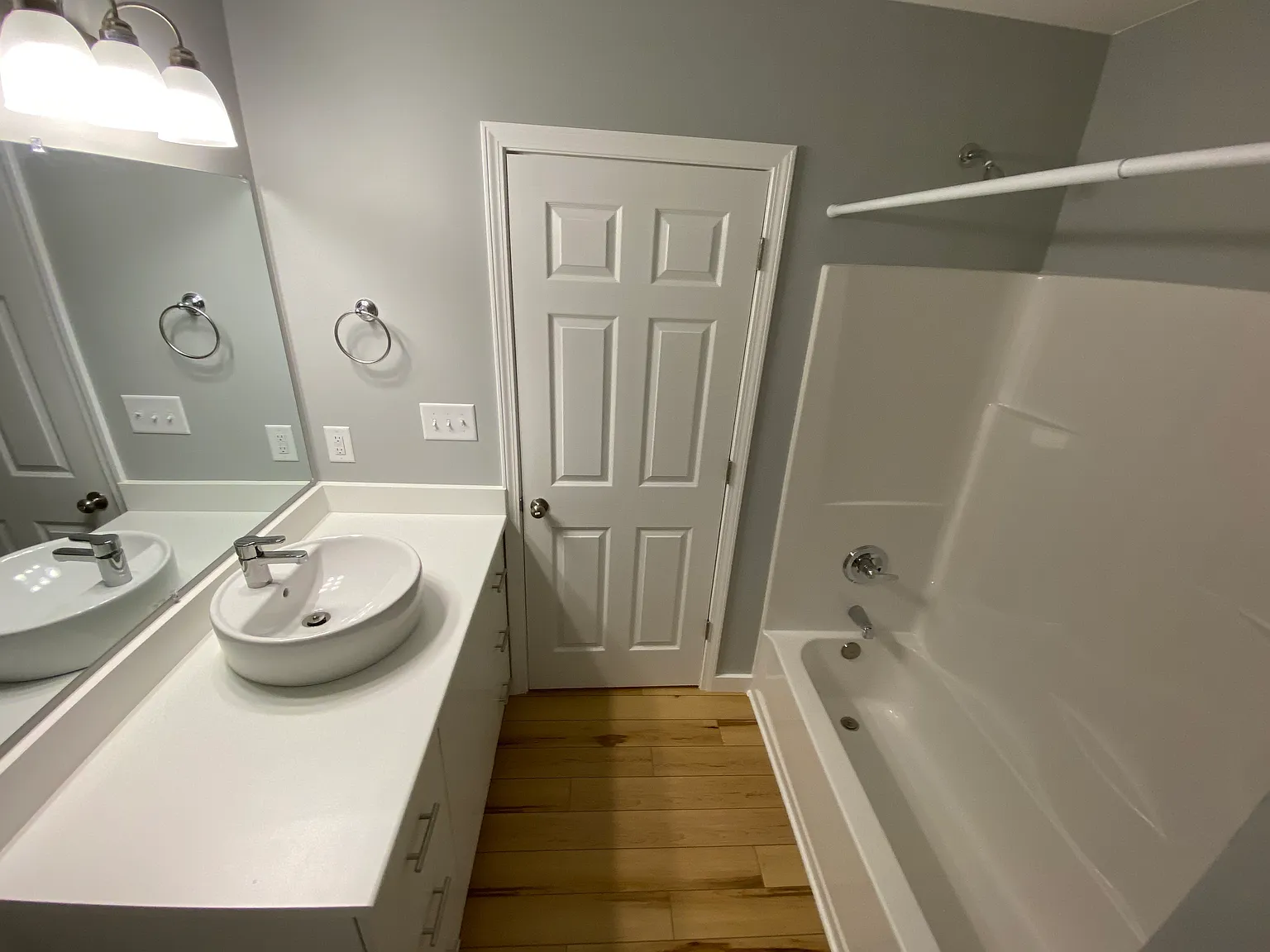 1 bed, 700 sqft, $1,075 — Photo 3