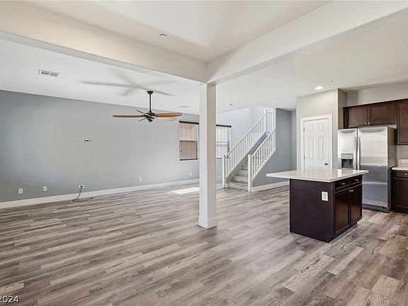 4th image of 1045 Water Cove St