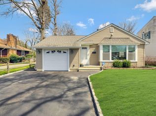 98 Lodge Ave, Huntington Station, NY 11746