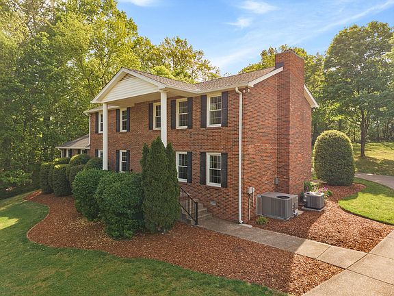 3rd image of 701 Edmondson Pike