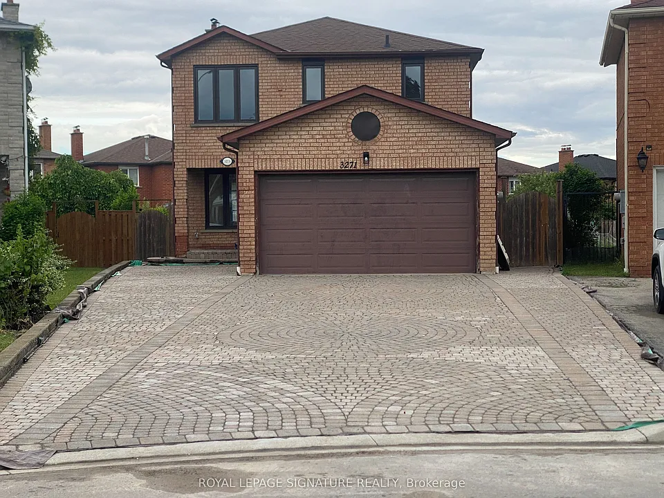 3271 Pilcom Cres #LOWER