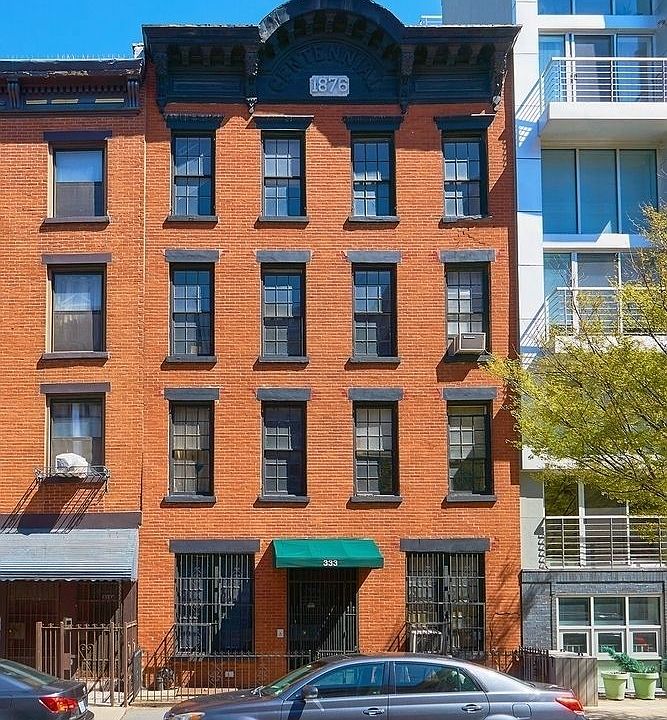 2nd image of 333 Warren St