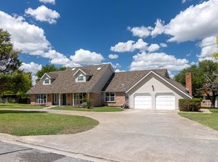 302 Spring Mill Dr, Kerrville, TX 78028