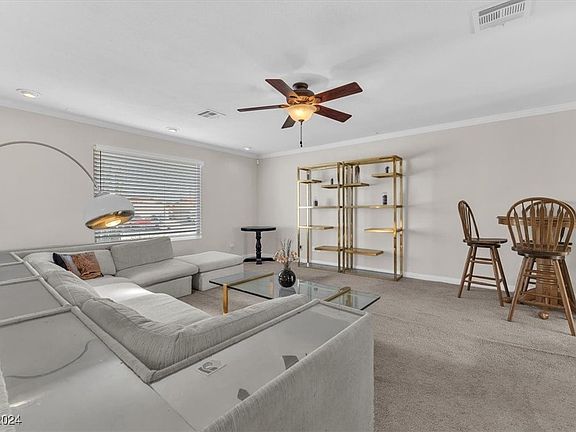 5th image of 385 Newbury Ct