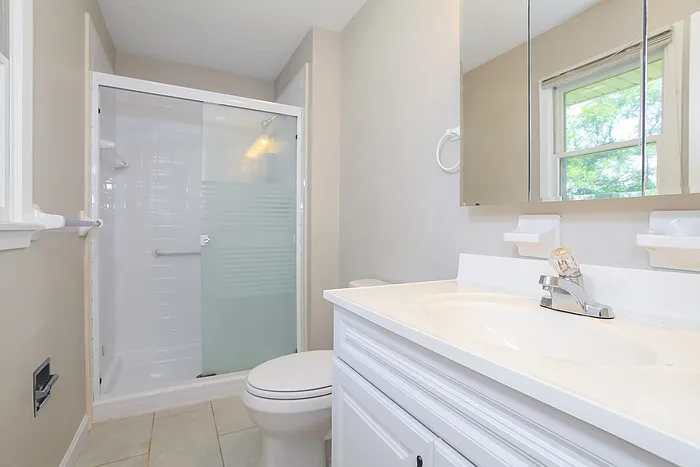 686 Cloverdale Ave — Photo 7
