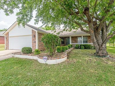 2nd image of 1264 S Pepper Tree Ln