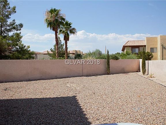 3rd image of 2704 Renwick Cir