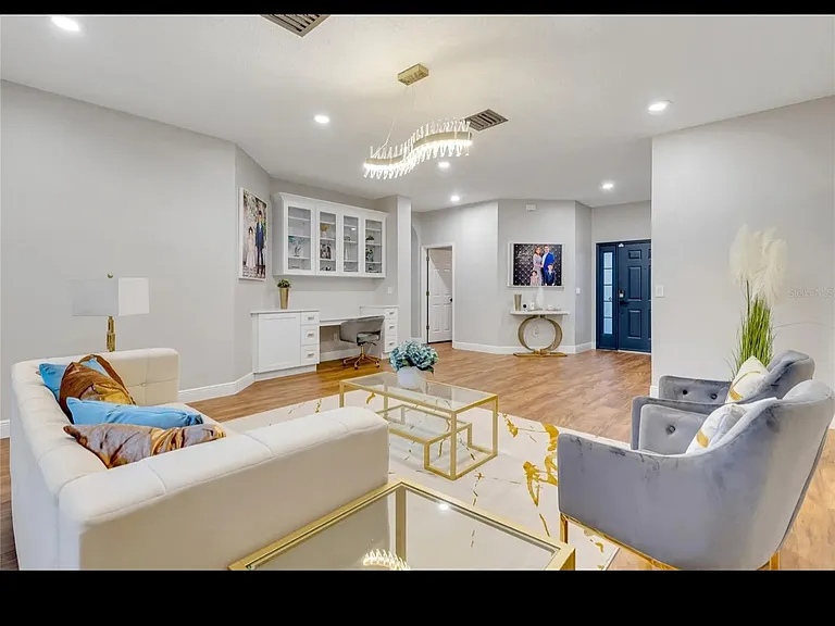 2707 Scarborough Dr — Photo 4