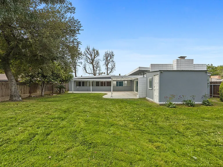 1815 Ridgewood Dr — Photo 28
