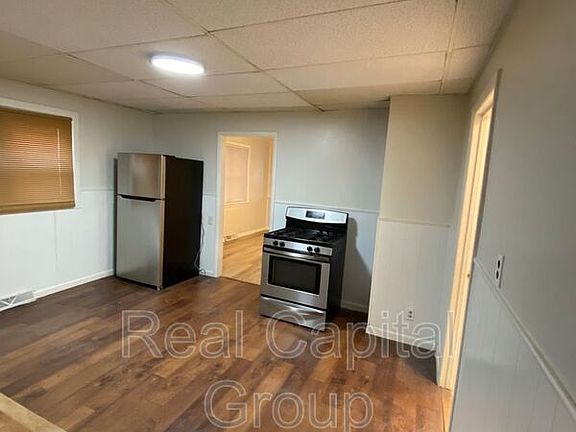 3rd image of 305 Cable St Unit 1