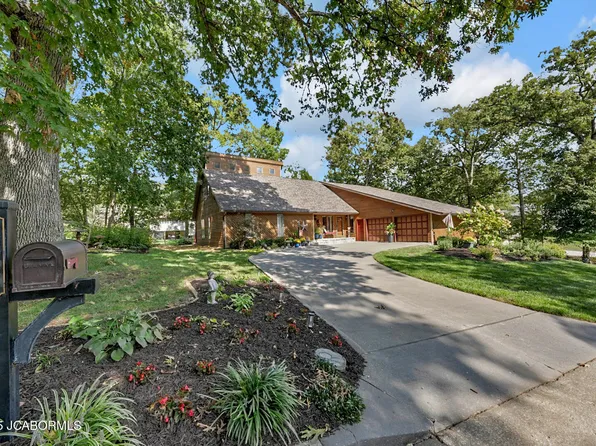 3010 Oak Valley Dr, Jefferson City, MO 65109
