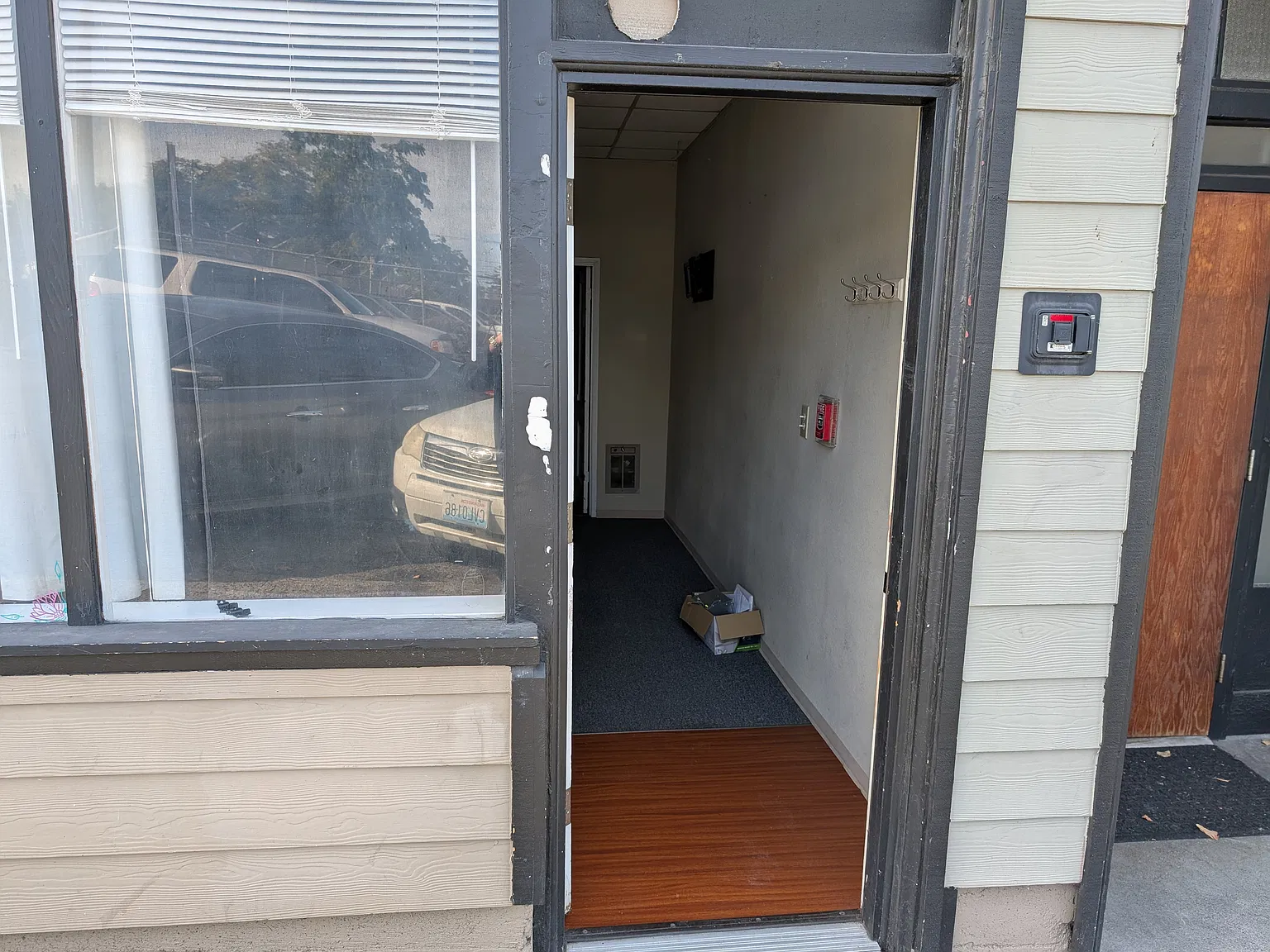 3872 Center St — Photo 3
