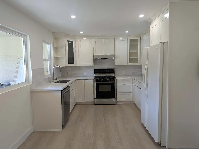 22434 Salem Ave #B — Photo 2
