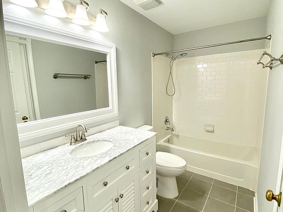 5th image of 2485 Charleston Dr Unit 4