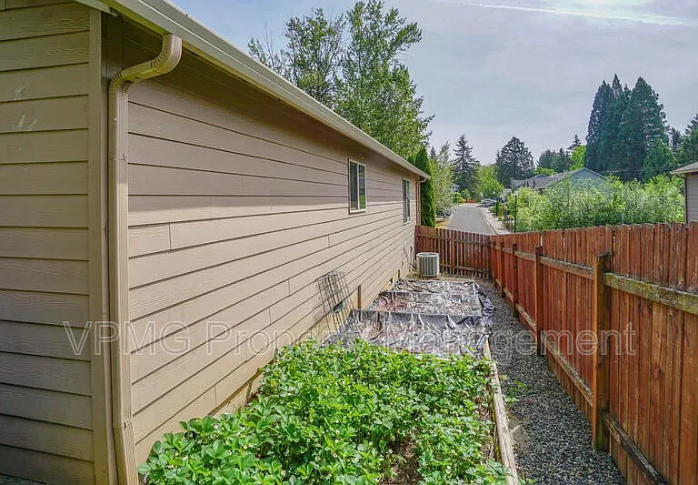 8814 NE 82nd Ave — Photo 27