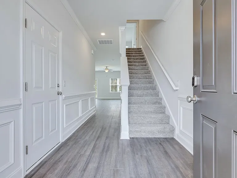 512 Governor Treutlen Cir — Photo 2