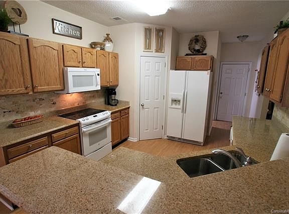 5th image of 5601 Swanston Dr
