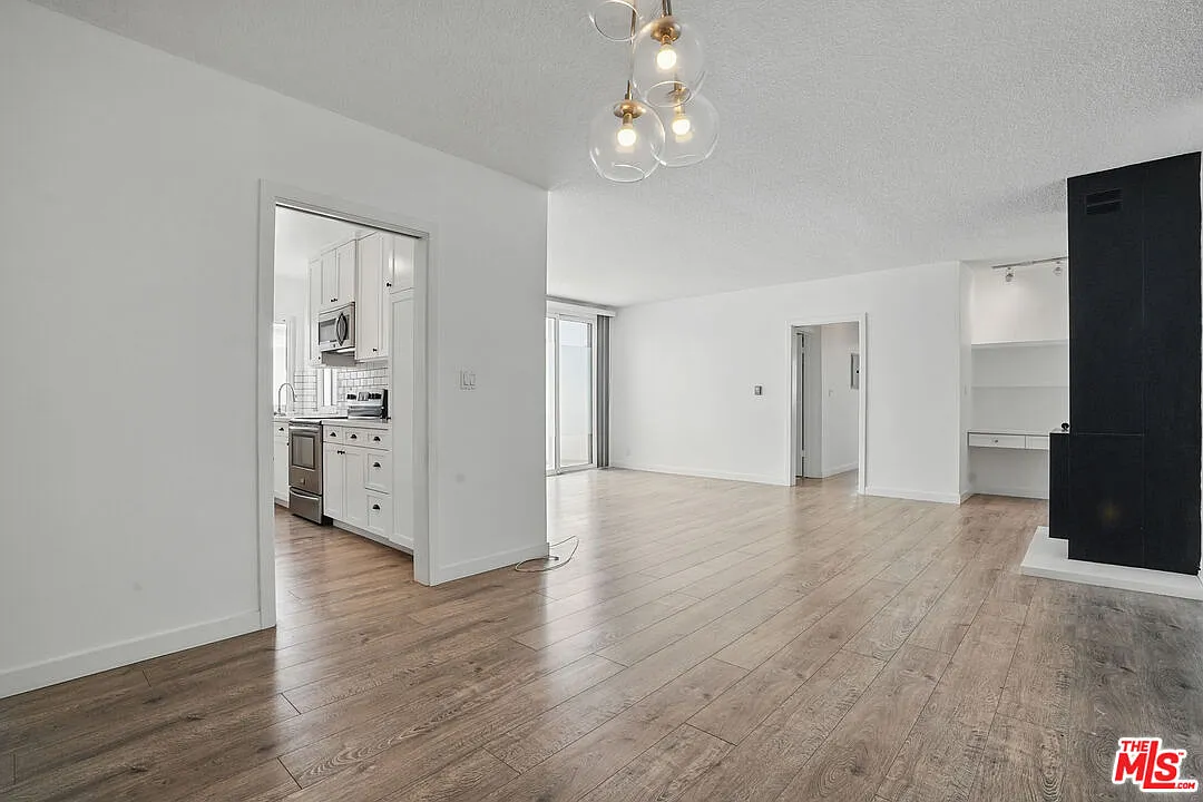 2 bed, 2.0 bath, 1314 sqft, $5,300 — Photo 2