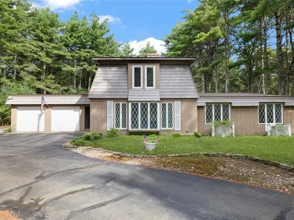 36 Spruce Ridge Dr, Glocester, RI 02814
