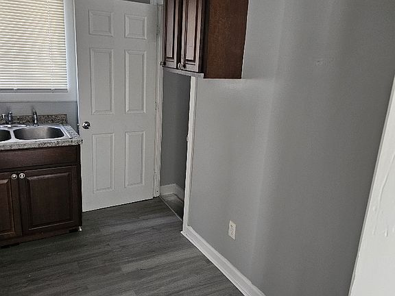3rd image of 5056 Bewick St