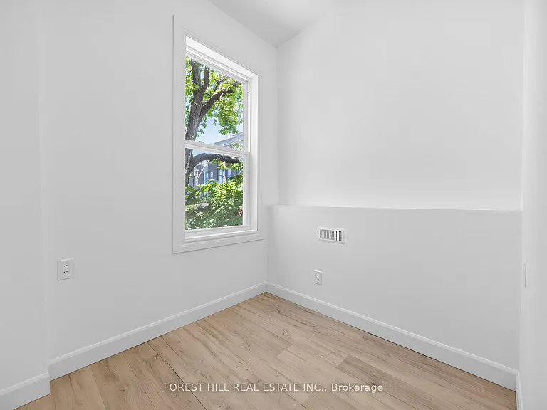419 Dufferin St — Photo 14