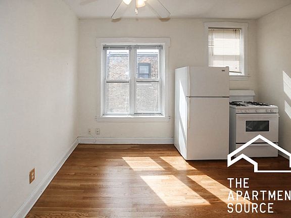 3rd image of 3521 N Broadway St APT 3E