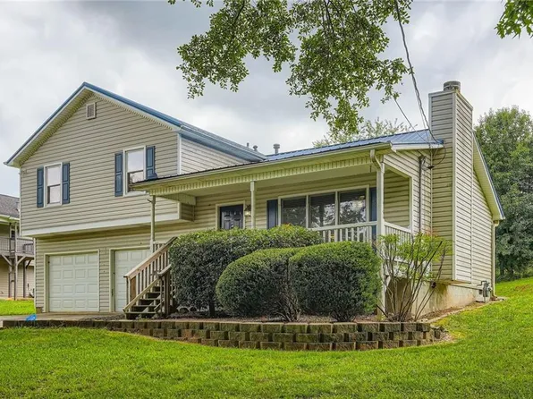 520 White Pines Dr, Dallas, GA 30157