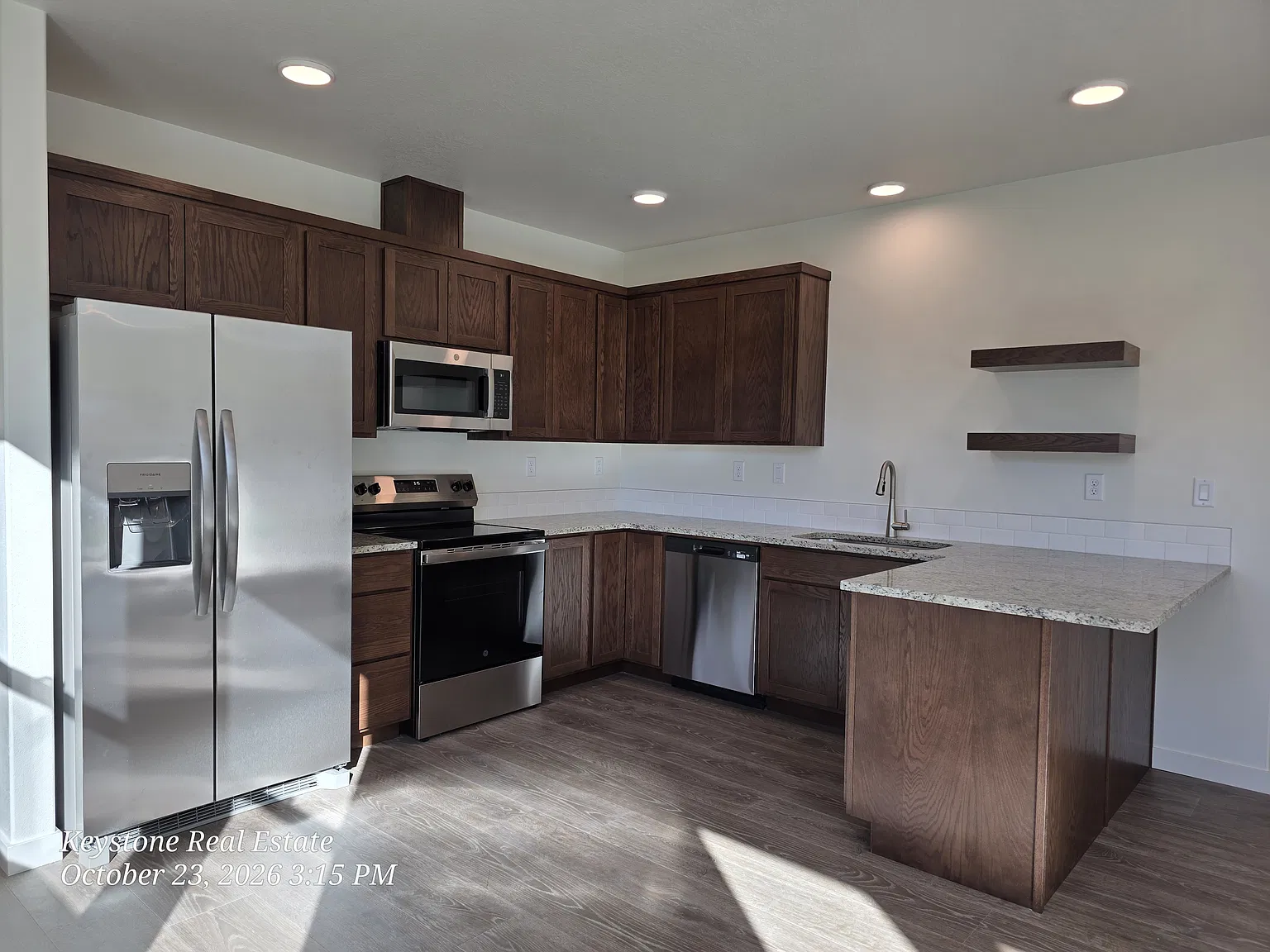3 bed, 2.5 bath, 1600 sqft, $3,200 — Photo 2