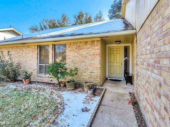 3rd image of 22311 Elsinore Dr