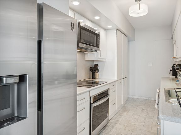 5th image of 3180 N Lake Shore Dr APT 19G