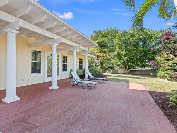 58 SW Palm Cove Drive, Palm City, FL 34990