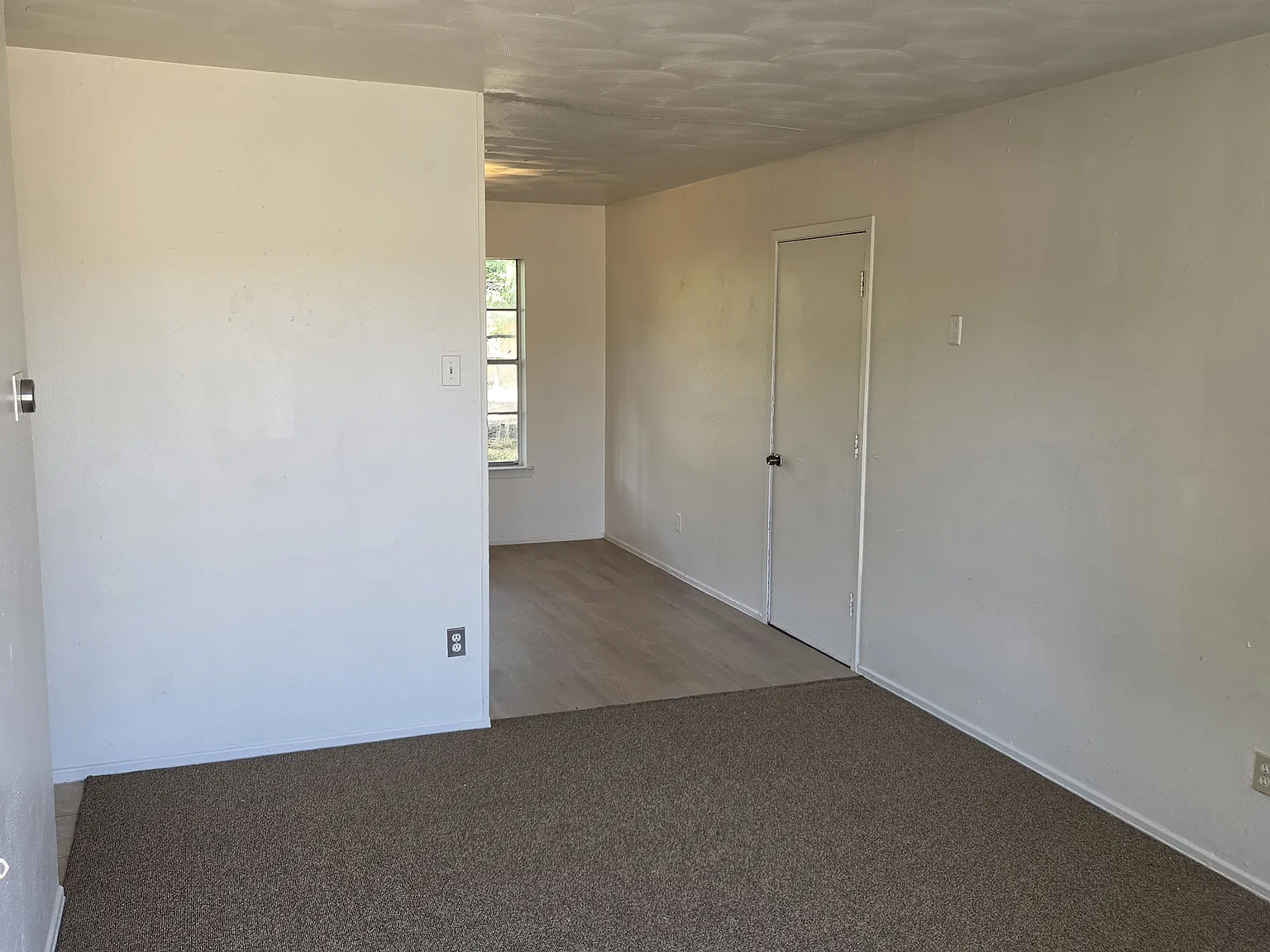 3 bed, 1000 sqft, $1,495 — Photo 2
