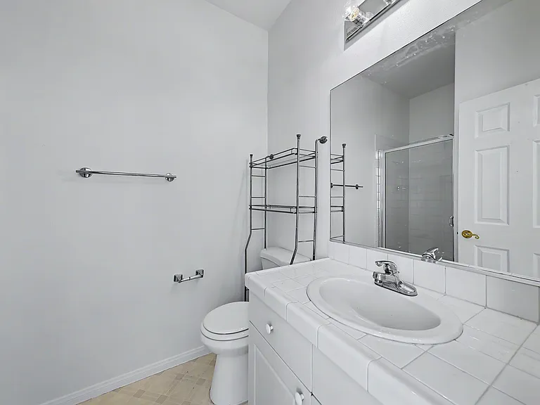 2367 Thayer Ave — Photo 20