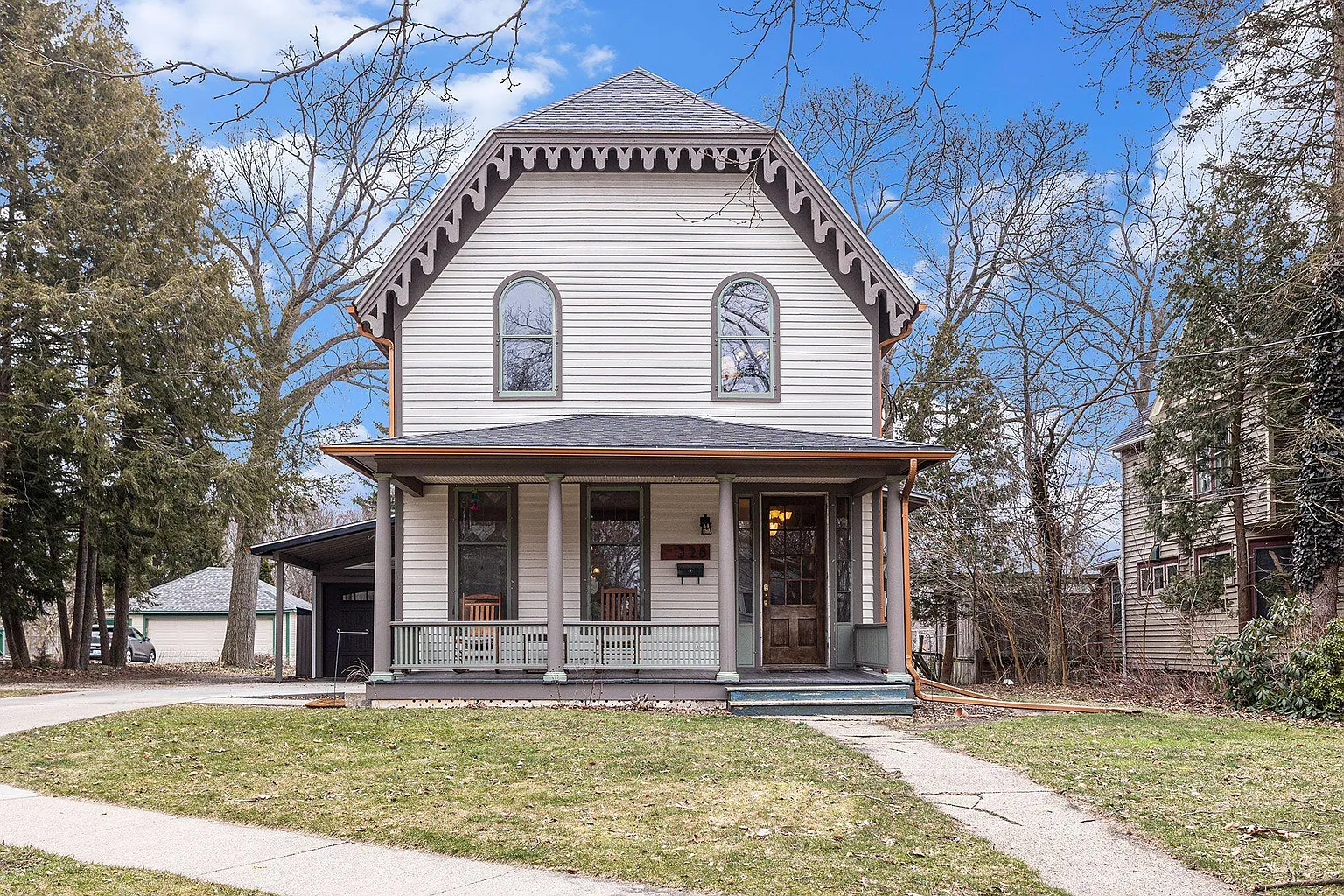 328 N Division St photo 1