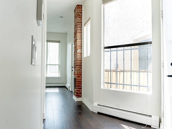 entry way to the right