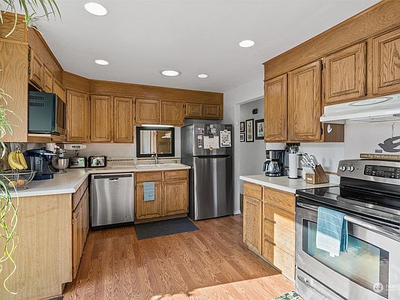 4th image of 14906 73rd Ave E