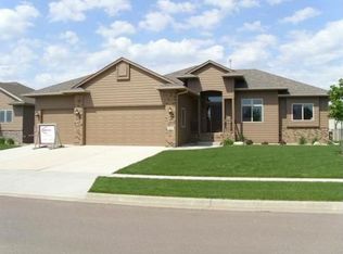 8221 S Seven Oaks Dr, Sioux Falls, SD 57108