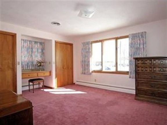 5th image of 3054 Evelyn Ave